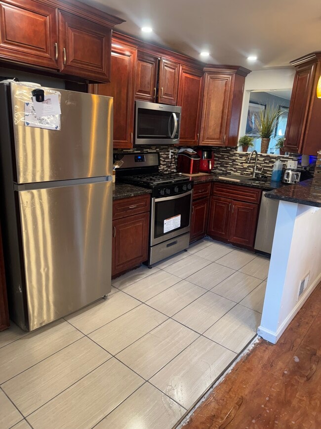 Primary Photo - 1382 Westbury Dr