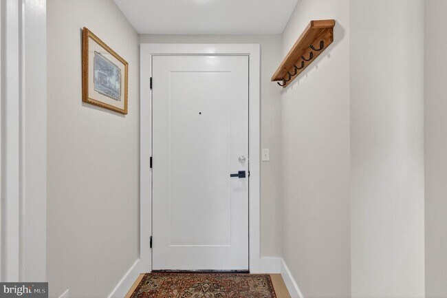 Building Photo - 919 12th St NE