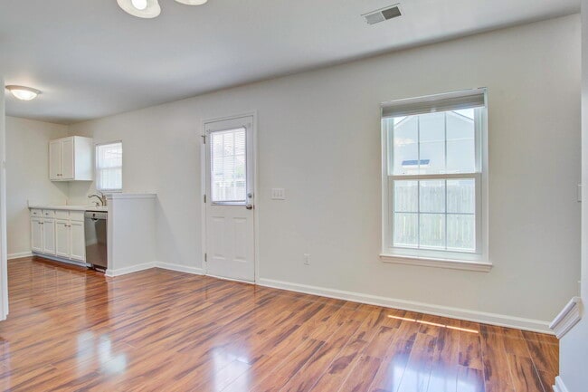 Building Photo - 138 Thistle Rd