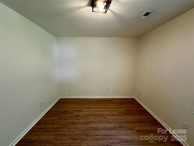 Building Photo - 5591 Wrenn Dr