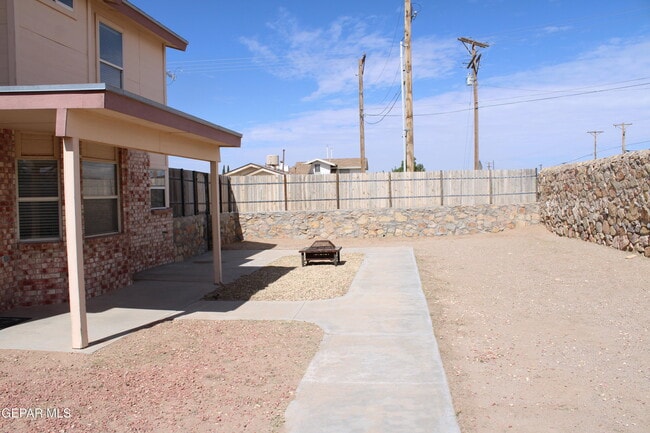 Building Photo - 12101 Picasso Dr