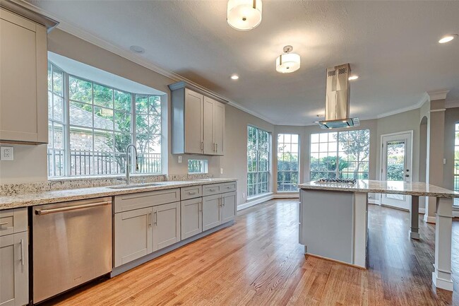 Building Photo - 24118 Bay Hill Blvd