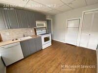 Building Photo - Spacious 3-Bedroom, 1 Bathroom Apartment i...