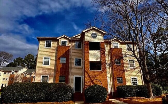 Building Photo - Salem Village