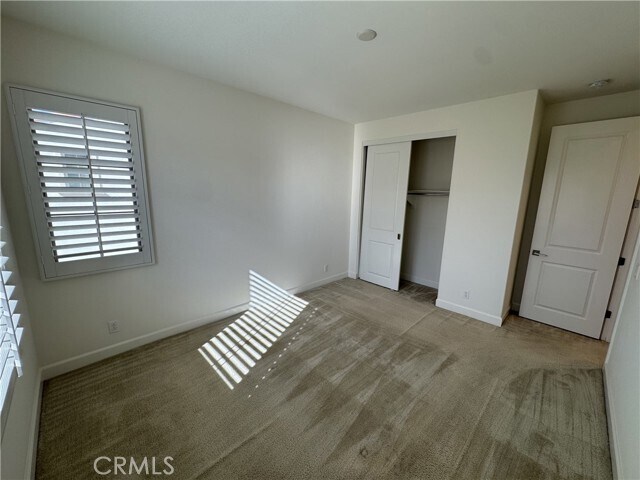 Building Photo - 66 Diamond Flats