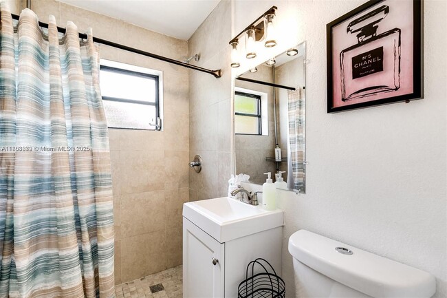 Building Photo - 4300 SW 28th St