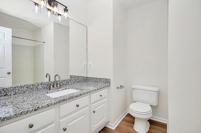 Building Photo - Luxury Townhome minutes from Uptown!