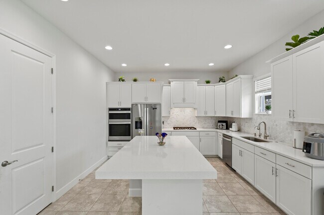 Building Photo - 15134 Cameo Ct