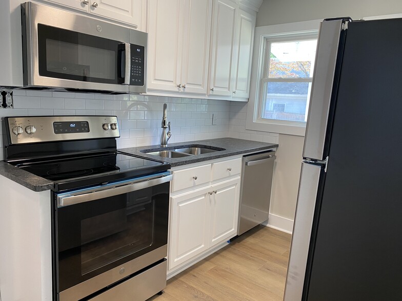 Brand new stainless appliances in newly renovated kitchen - 1524 Ward Ave NE