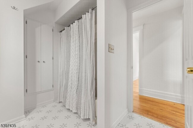 Building Photo - 39 Walnut St