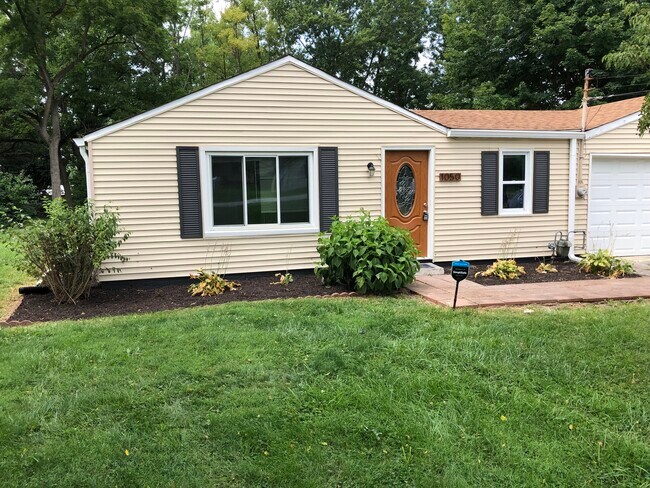 Building Photo - 1050 Janet Dr