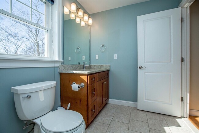 Building Photo - 8 Summer Hill Cir