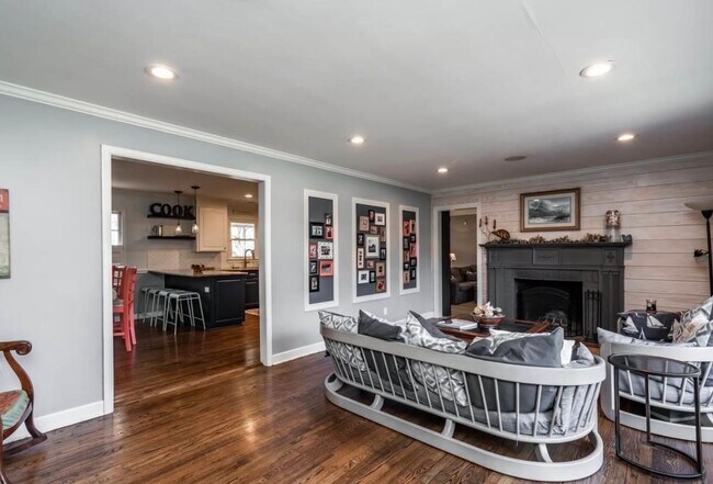 Building Photo - Low Maintenance 4BR/2BA Home near Downtown Greenville!