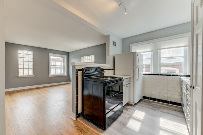 Building Photo - 4948-4948 Kemper Ave
