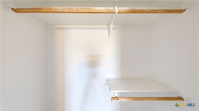 Building Photo - 905 Smoke Tree Ln