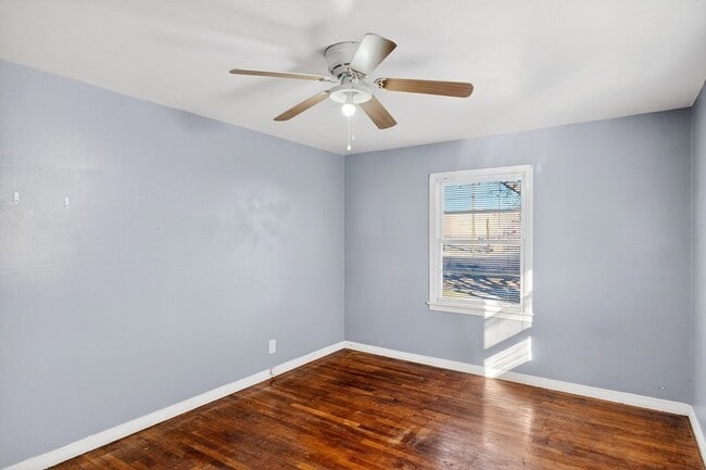 Building Photo - 2011 W 16th St