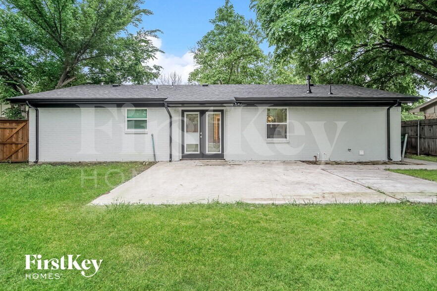 Building Photo - 1105 Quebec Dr