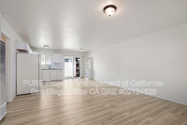 Building Photo - 528 7th St