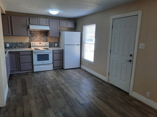 kitchen - 511 Wolf St