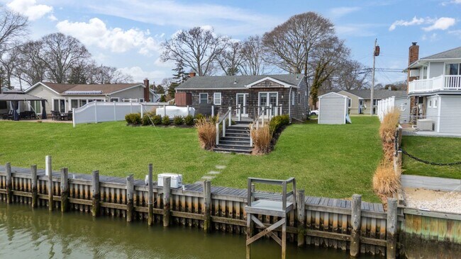 Building Photo - 7 Whiting Rd