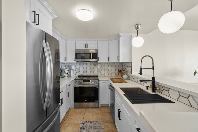 Building Photo - 700 E Ocean Blvd