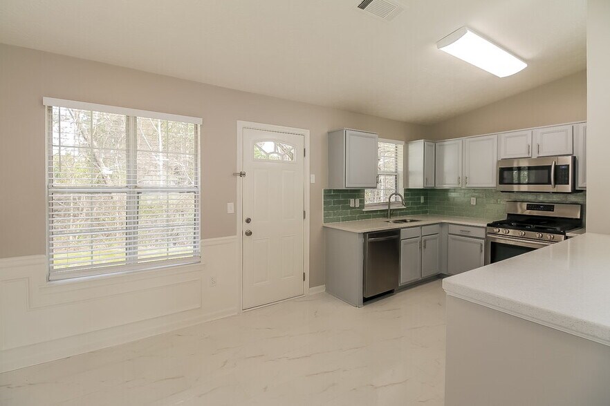 Building Photo - 350 Emerald Green Ct
