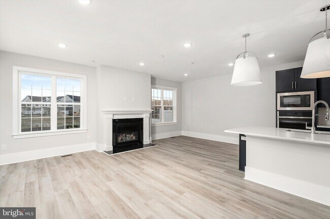 Building Photo - 4403 Thompson Dr