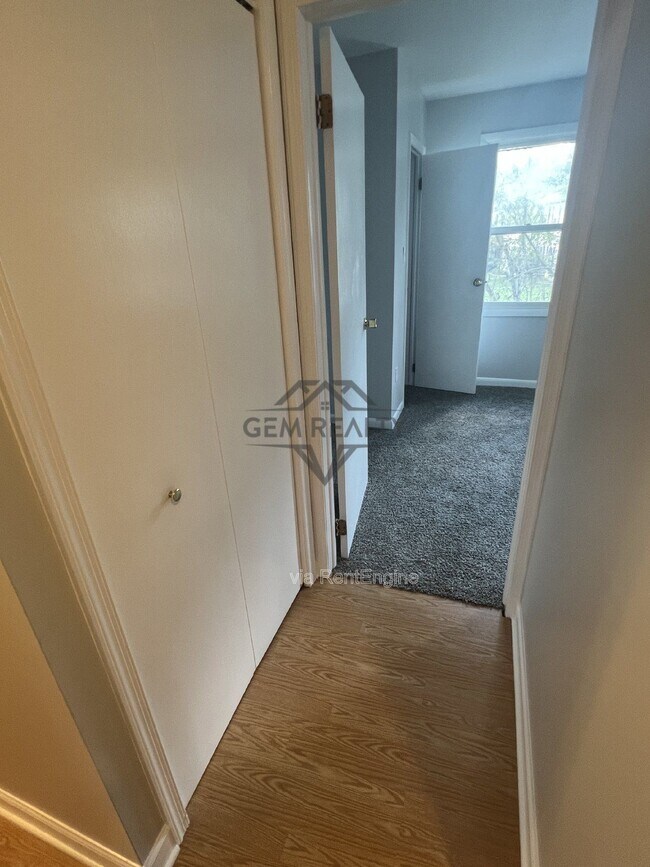 Building Photo - 5253 Daffodil Dr