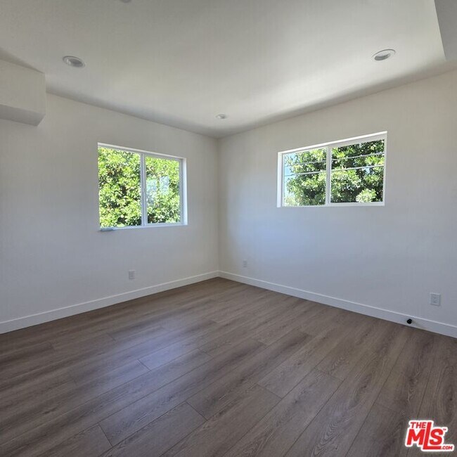Building Photo - 10827 Peach Grove St