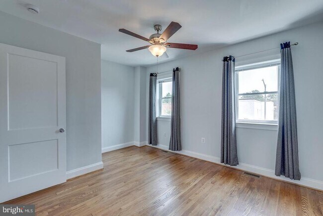 Building Photo - 436 20th St NE