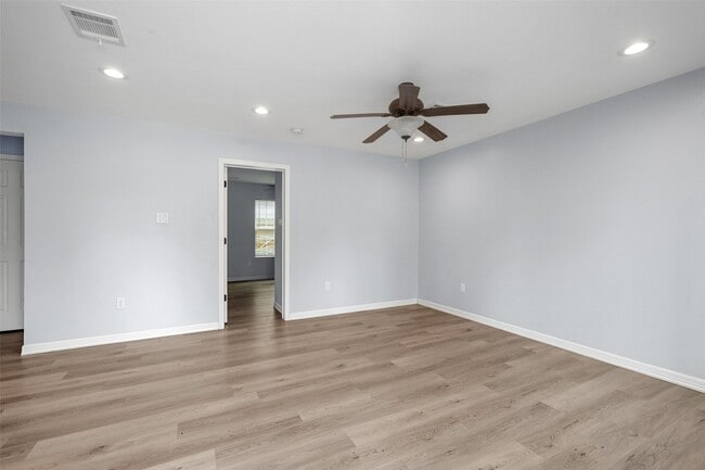 Building Photo - 8595 Parkway Dr