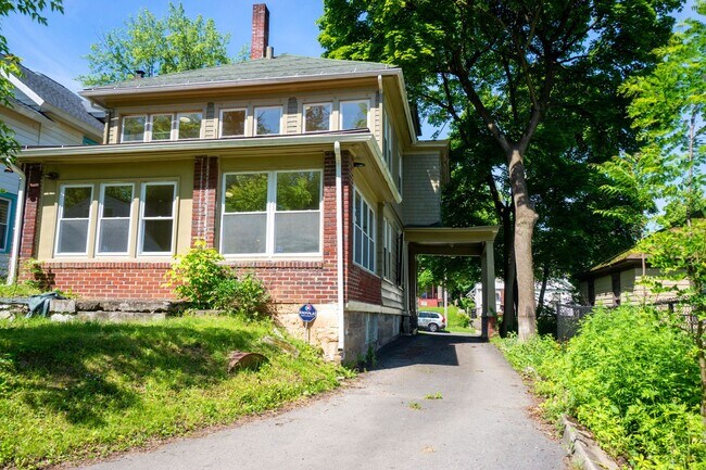 Building Photo - 815 Maryland Ave