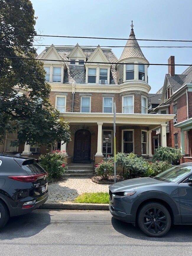 Primary Photo - 1518 N 2nd St