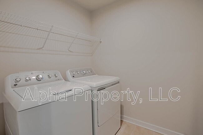 Building Photo - 219 Clearwood Dr