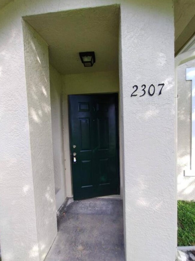 Building Photo - 2307 Belmont Ln