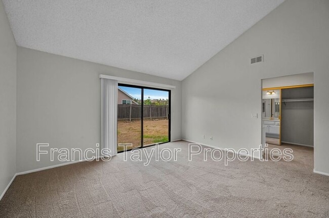 Building Photo - 929 Mulberry Dr