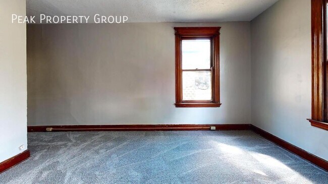 Building Photo - 2339 Rohs St