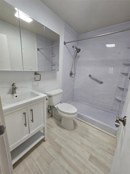 Building Photo - 740 SW 99th Ct