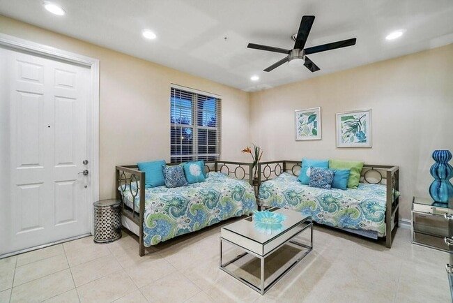 Building Photo - 111 SW 2nd Ave