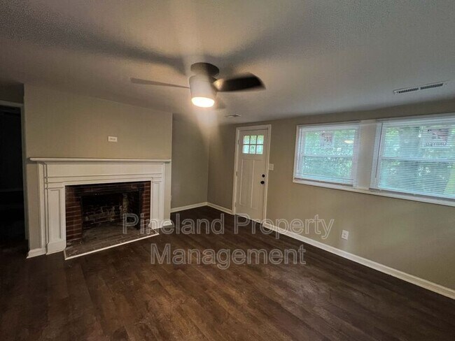 Building Photo - 2155 Goins Dr