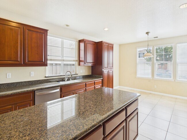 Building Photo - Single Family House