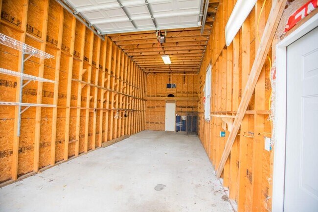 Building Photo - 100 Sweetbriar Lakes Dr