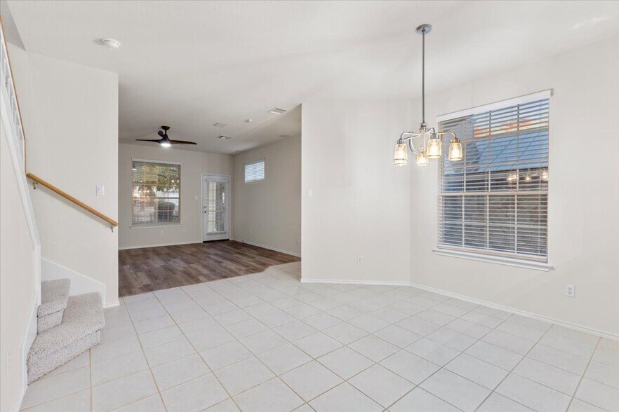Building Photo - 16100 S Great Oaks Dr