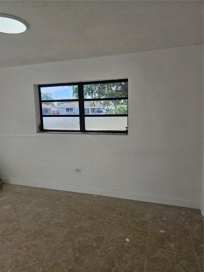 Building Photo - 2 bedroom in Miramar FL 33023