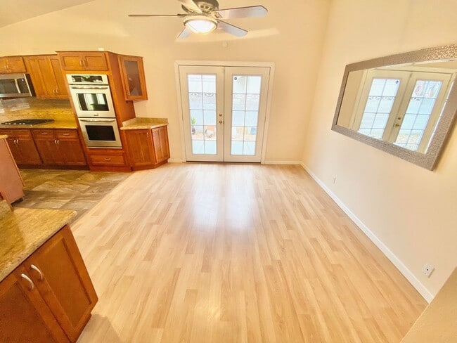 Building Photo - SPACIOUS SINGLE-STORY HOME 3 BEDROOM & 3 B...