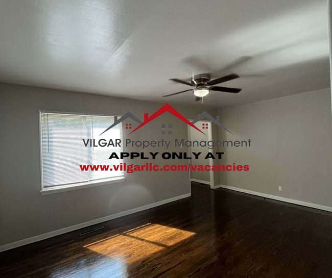Building Photo - 2 Bedroom, 1 Bathroom Home in Gary, IN