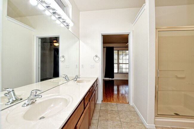 Building Photo - 815 Prairie Grass Ln