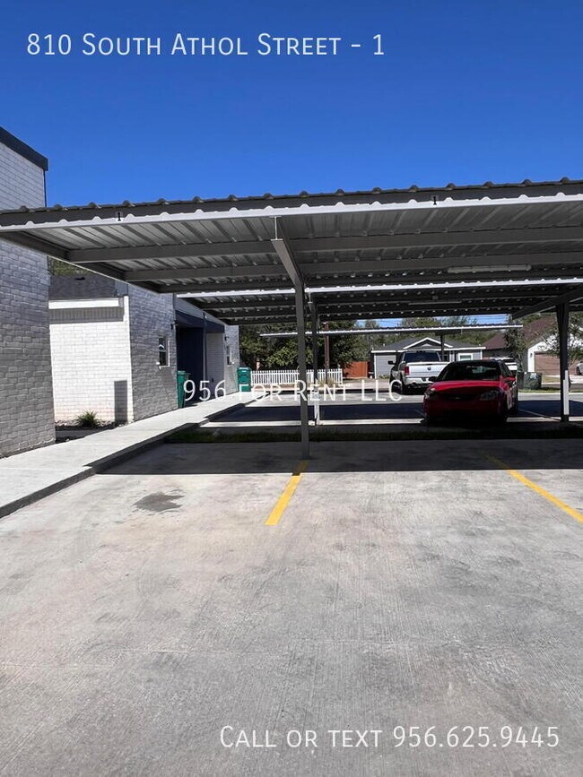 Building Photo - 810 S Athol St