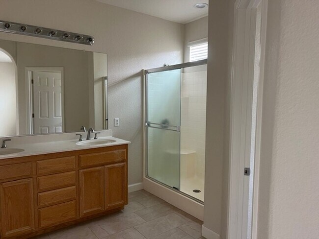 Building Photo - Single-Story 4 Bedroom House for Rent – Elk Grove