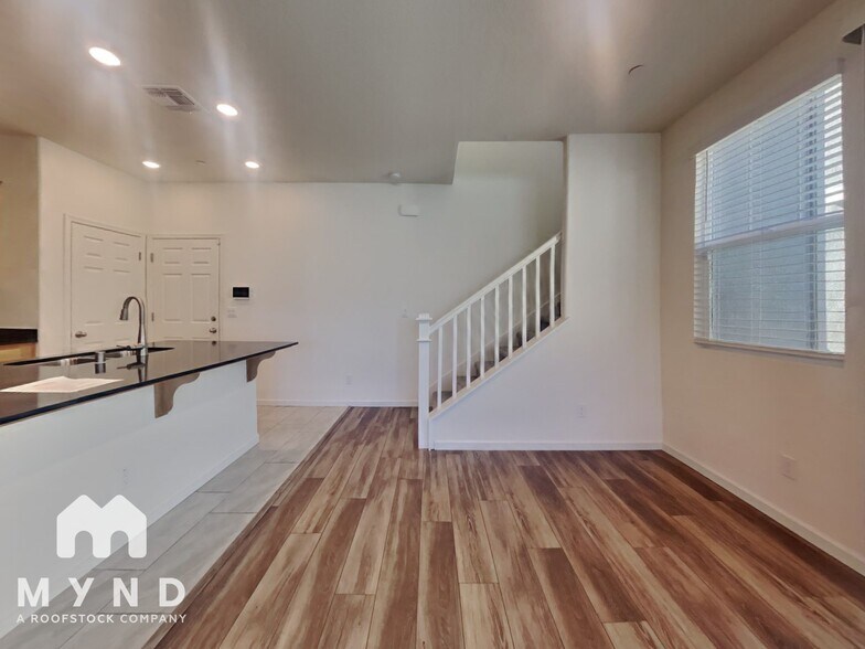 Building Photo - 7942 Pitcher St